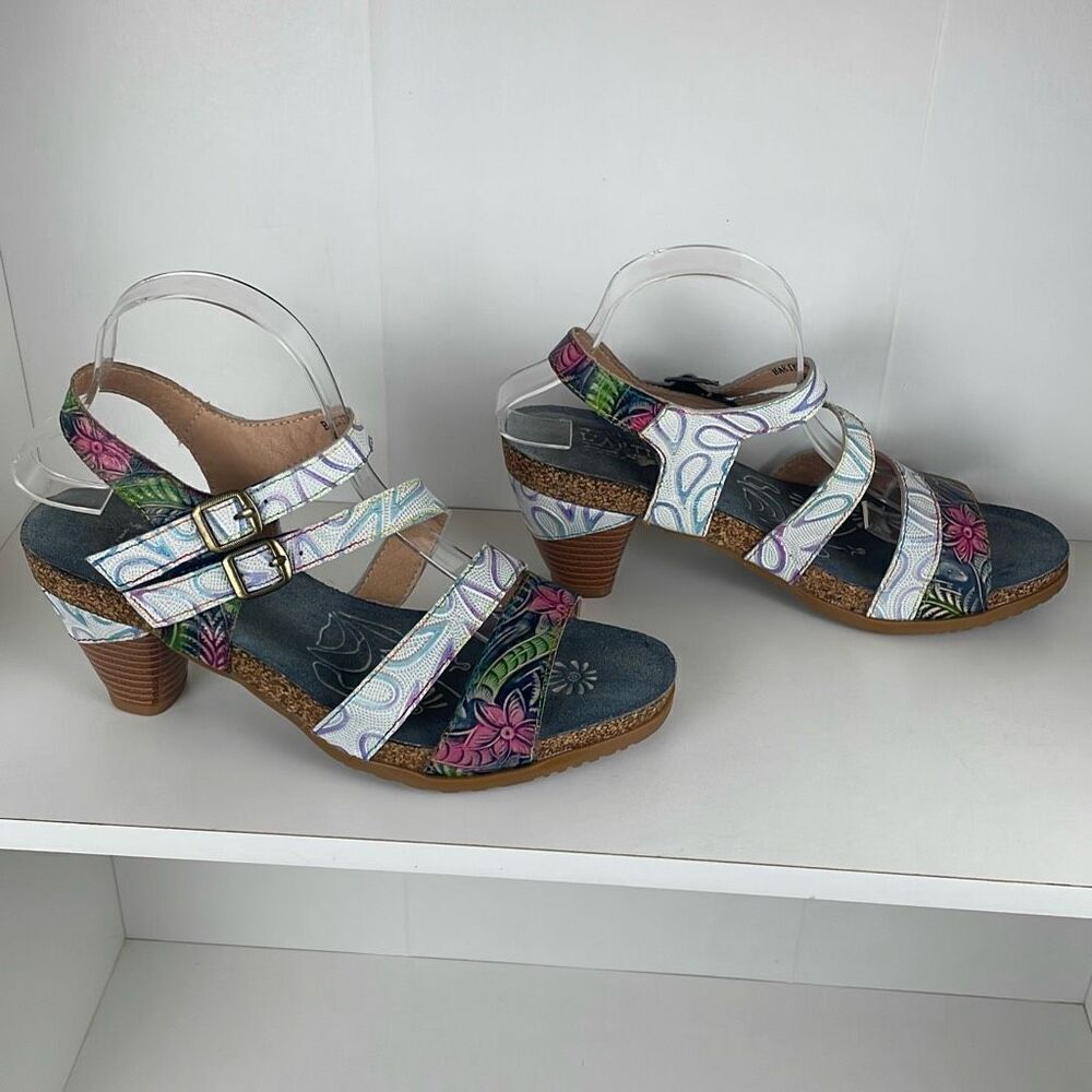 L’Artiste by Spring Step Bakiki Floral Embossed Leather Strappy Sandals 42